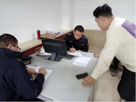 太原市城管执法队：强化约谈检查  筑牢消防防线