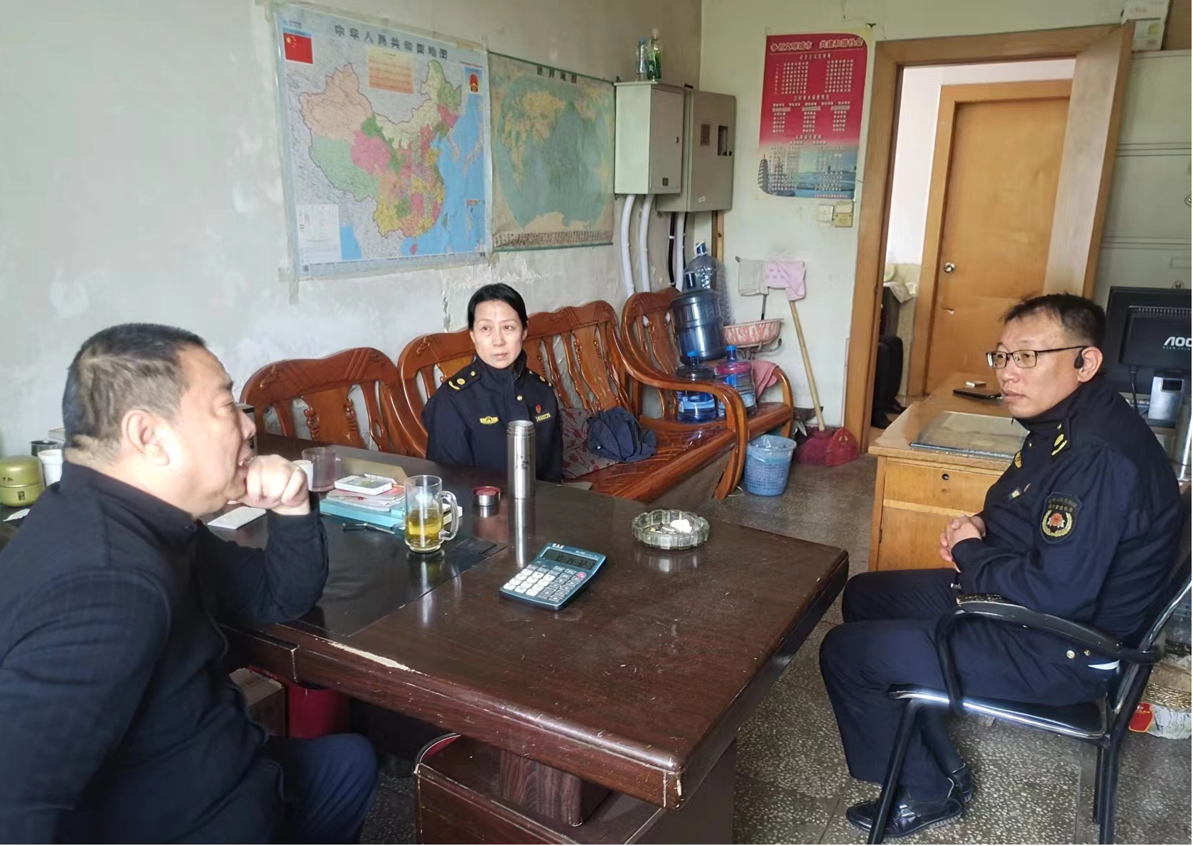 太原：商户邻里起纠纷  城管调节化矛盾