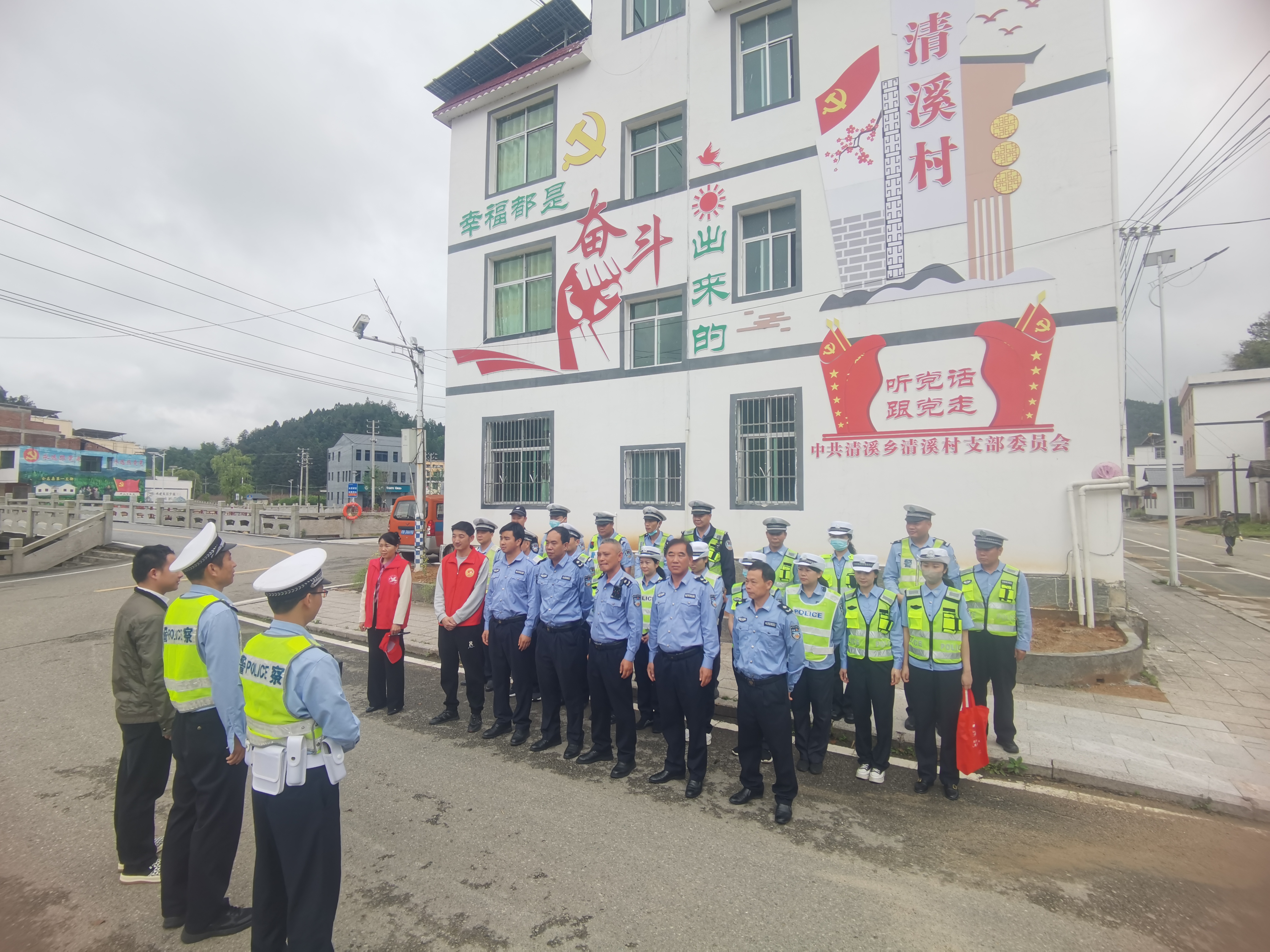 交通安全整治在最远乡村进行