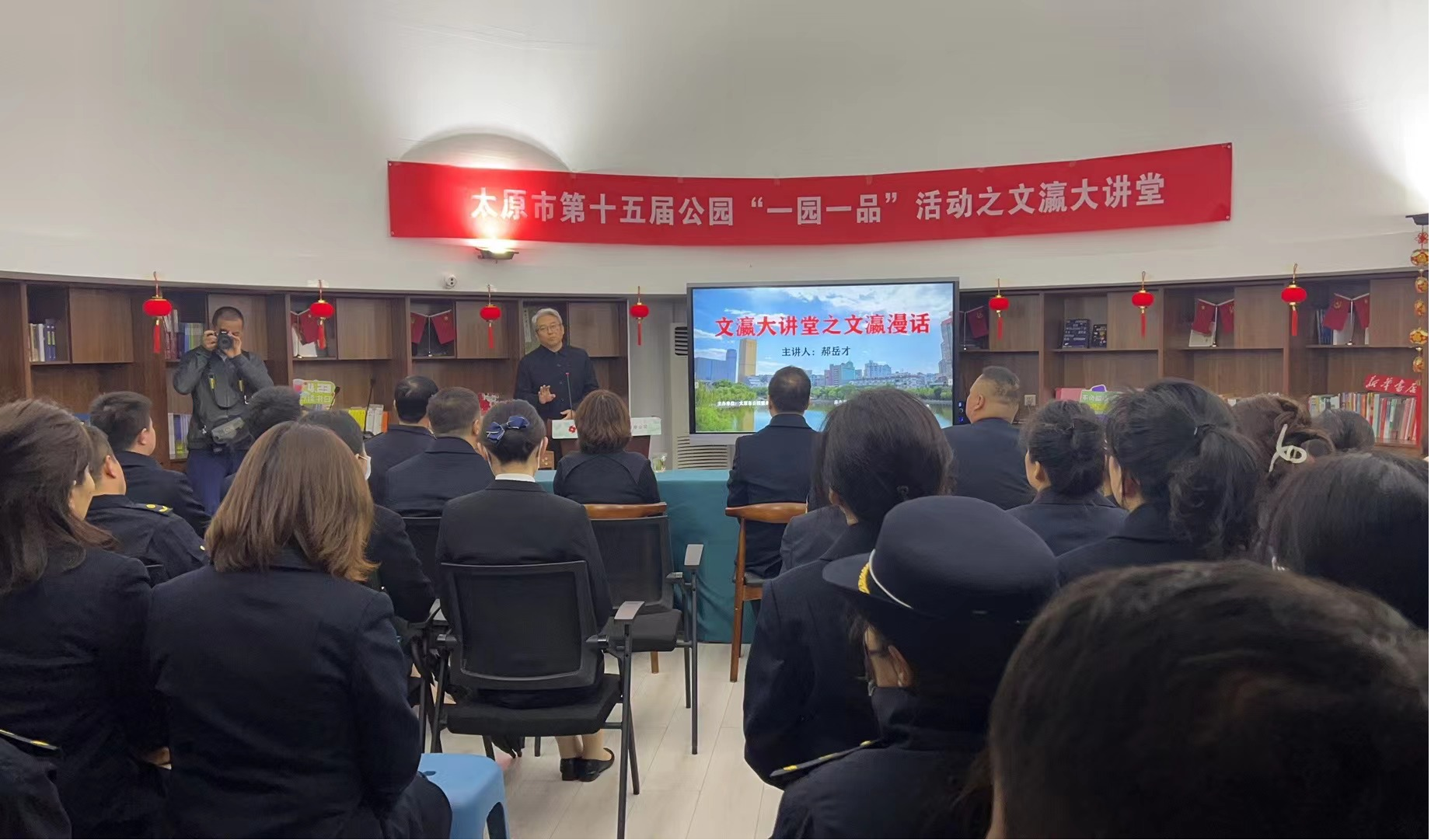 太原市城管执法队开展太原解放纪念日主题活动