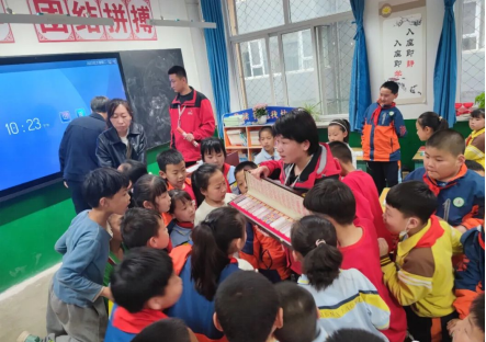 临汾安泽公安开展“远离毒品危害 守护美好未来”宣传教育活动