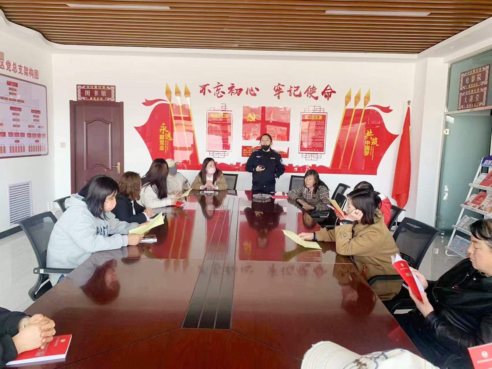 山西榆社：反诈宣传进社区，守护老人不被骗