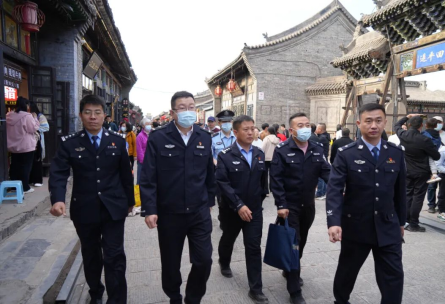 山西平遥公安： “五一”我在岗，守护“不打烊”