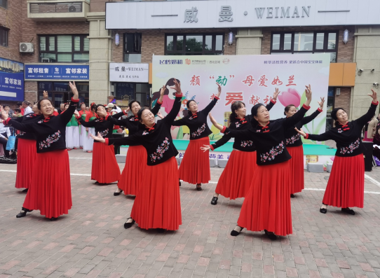 太原杏花岭富力城北社区开展“母爱如兰挚爱献礼”活动