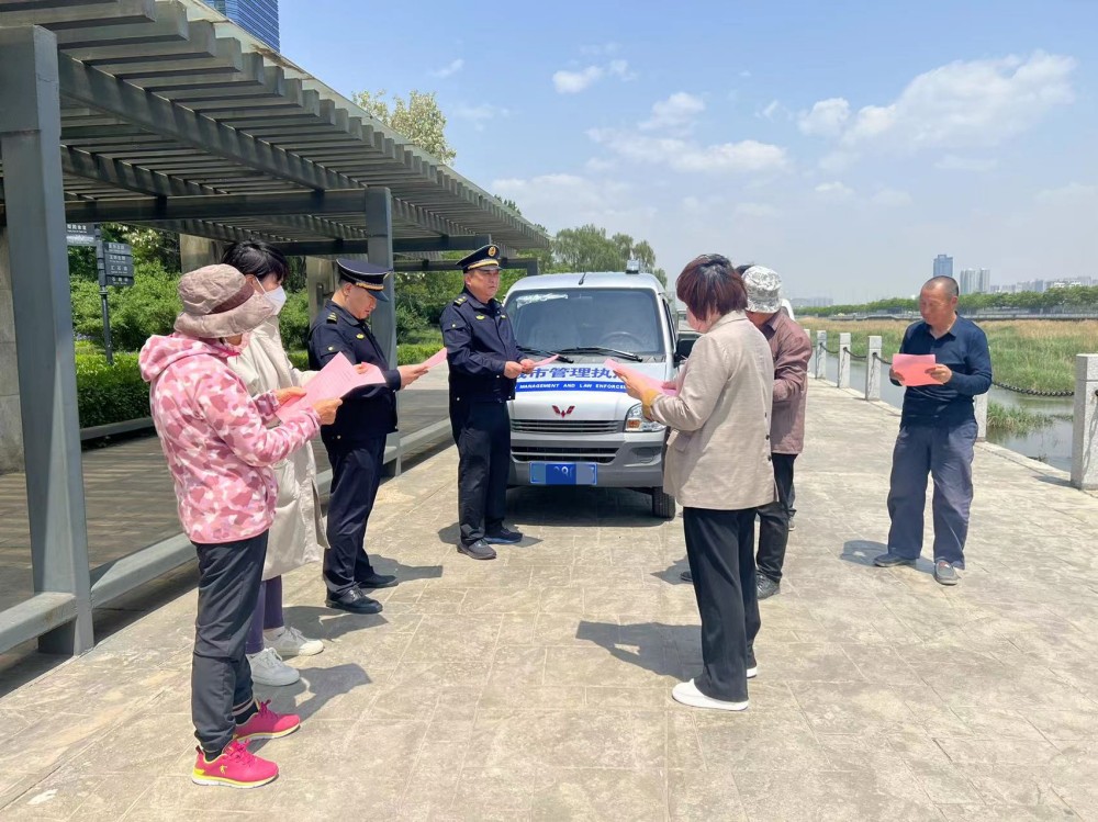 太原城管执法队：防范减灾宣传走进汾河景区