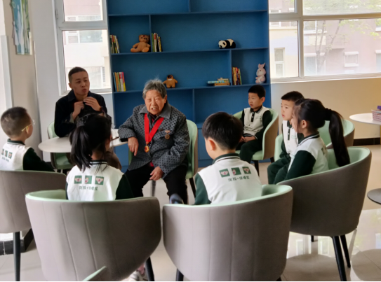 太原杏花岭区：童年密码活动空间  架起一老一小连心桥