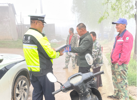 临汾吉县公安交警积极开展务工人员交通安全宣传活动