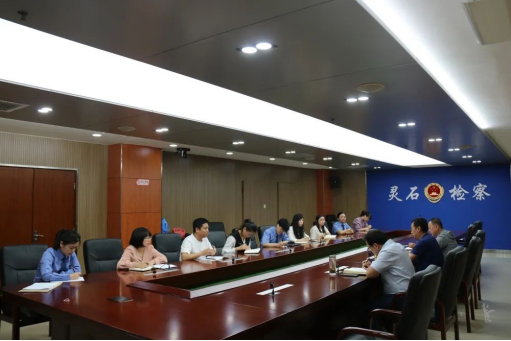 山西灵石县检察院：庭审观摩比业务  评议交流促提升