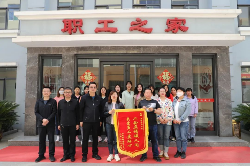 太原娄烦：工会服务暖人心，环卫工人送锦旗