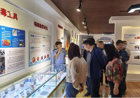 山西平遥县发改委干部深入禁毒教育基地参观学习