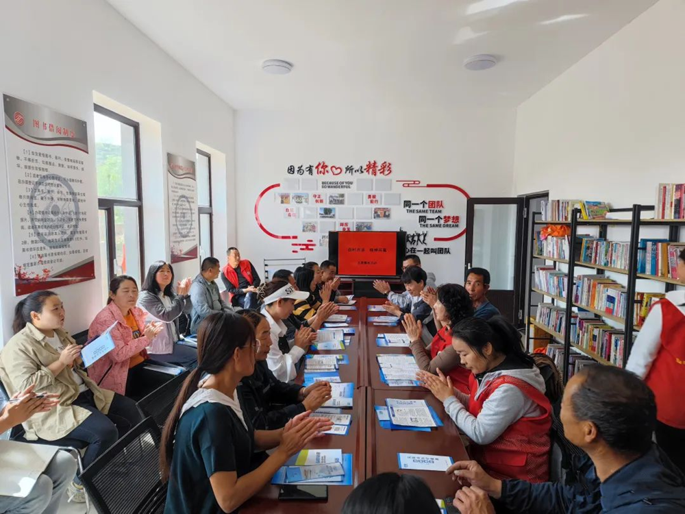 太原娄烦县“百村共读 精神共富”志愿服务活动走入天池店乡