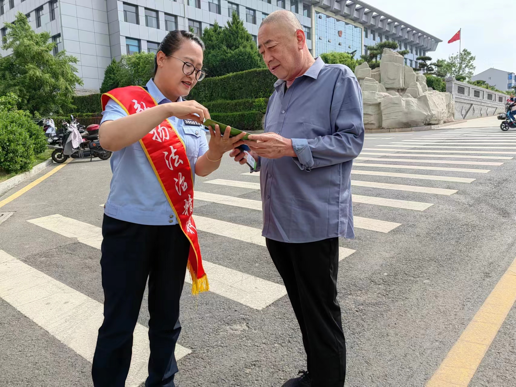 以民为本“典”亮生活——山西榆社县公安局联合多部门开展“美好生活 · 民法典相伴