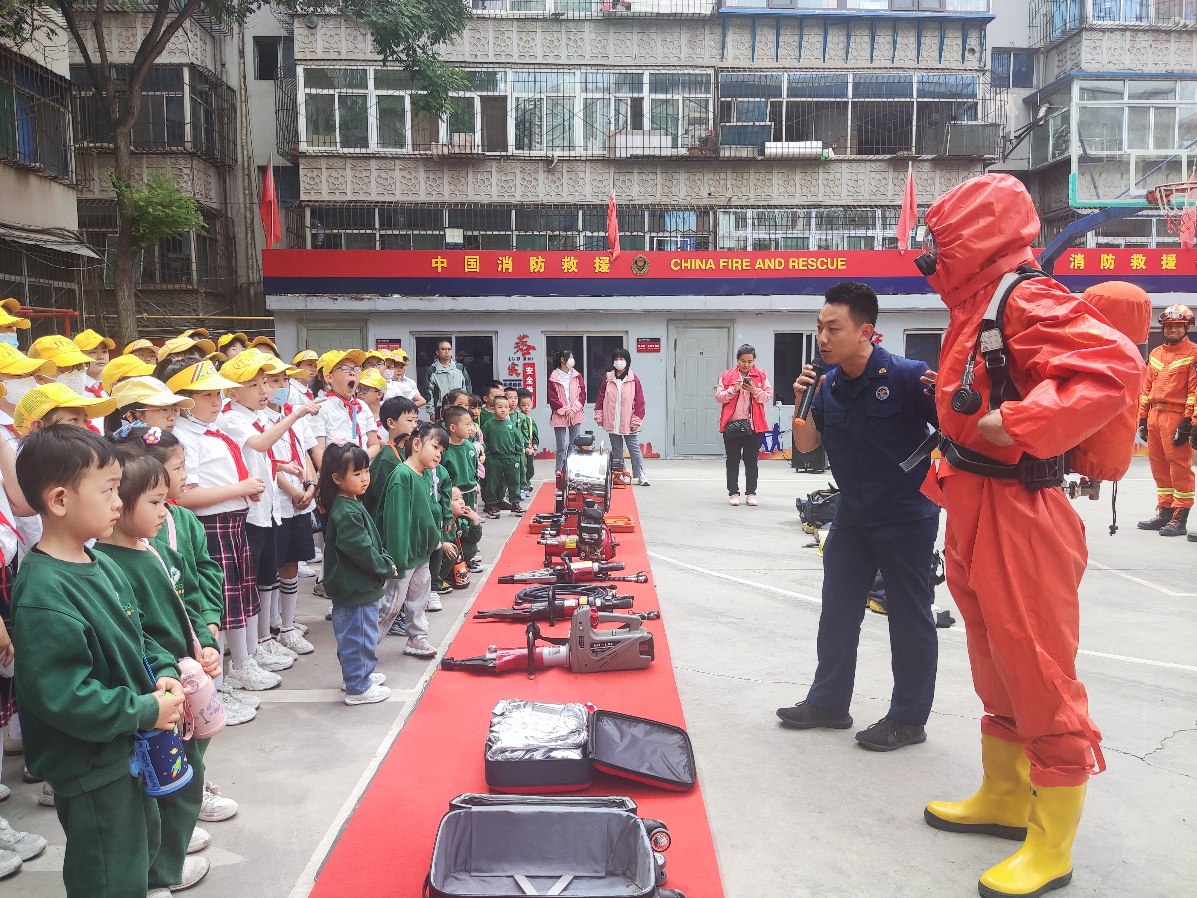 践行二十大  争做好少年——太原巨轮街道家校社共育户外思政课