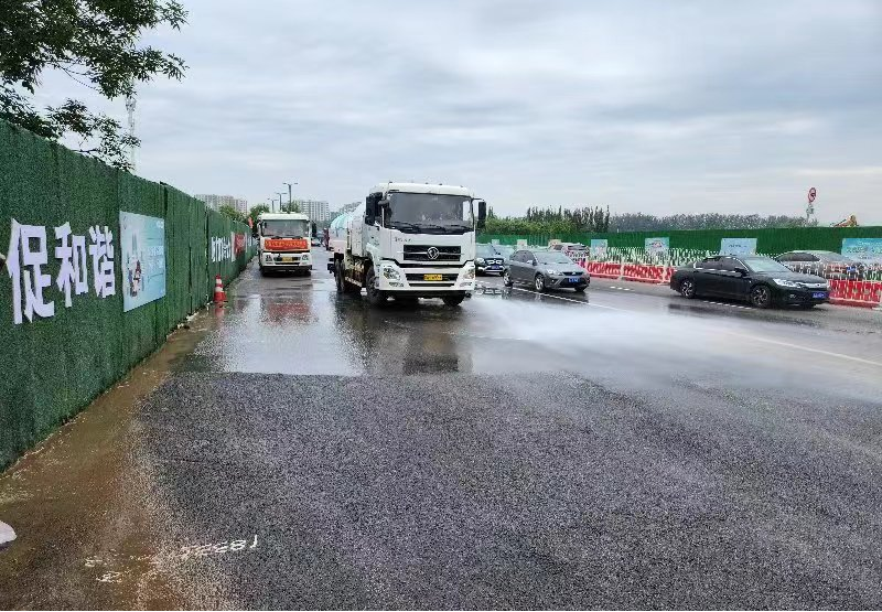 太原城管执法队：快速反应联勤联动  及时消除扬尘隐患