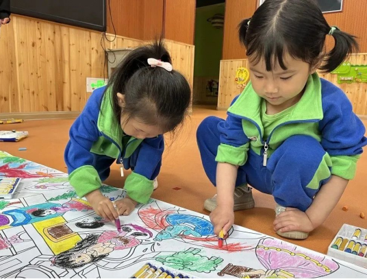 太原阳曲县：画笔庆“六一”“梦想起航童心飞扬”