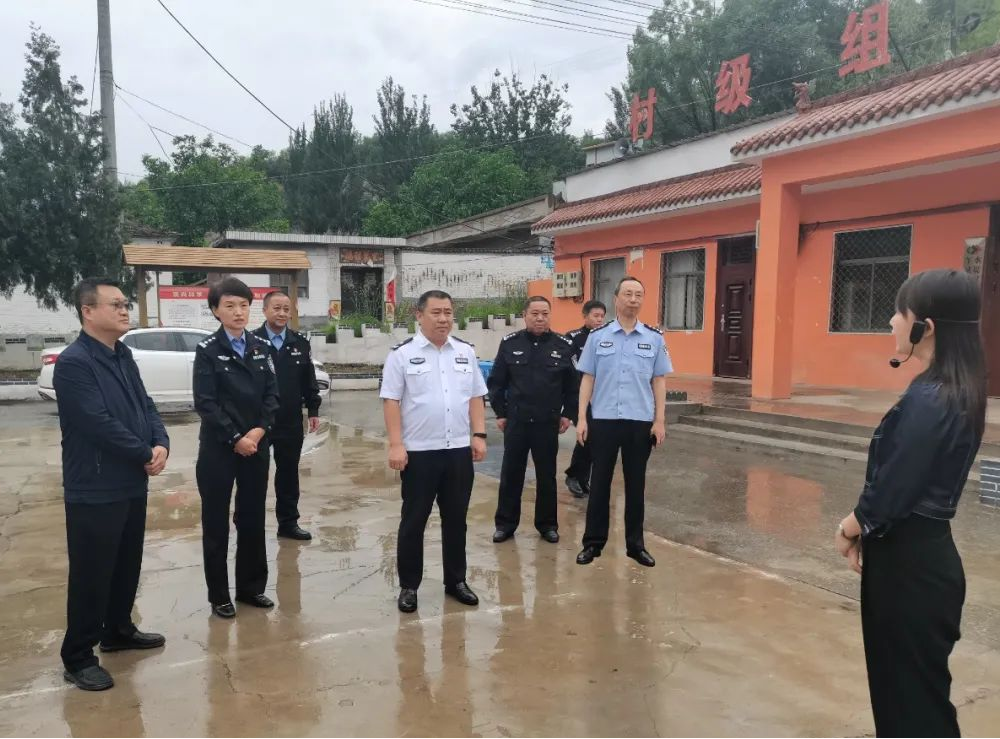 临汾市公安局党委一行莅临隰县大队调研指导农村道路交通安全分级分类管理工作