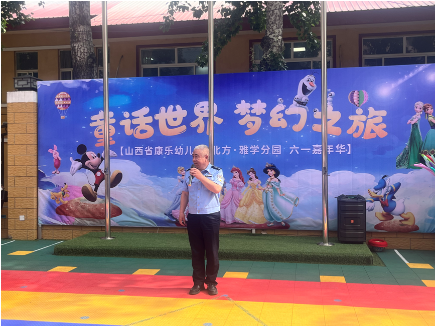 太原杏花岭公安分局：大手拉小手  一起过“六一”