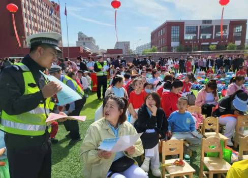 太原娄烦交警进校园开展交通安全宣传活动