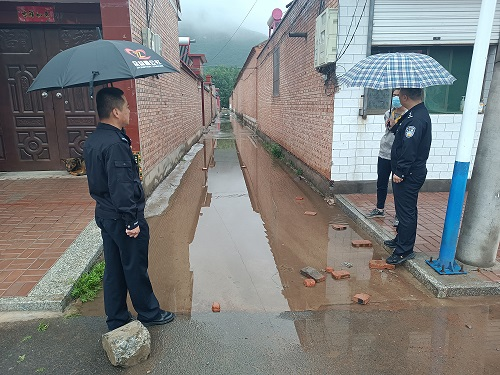 山西左权县公安局拐儿派出所全力做好雨季汛期安全隐患排查工作