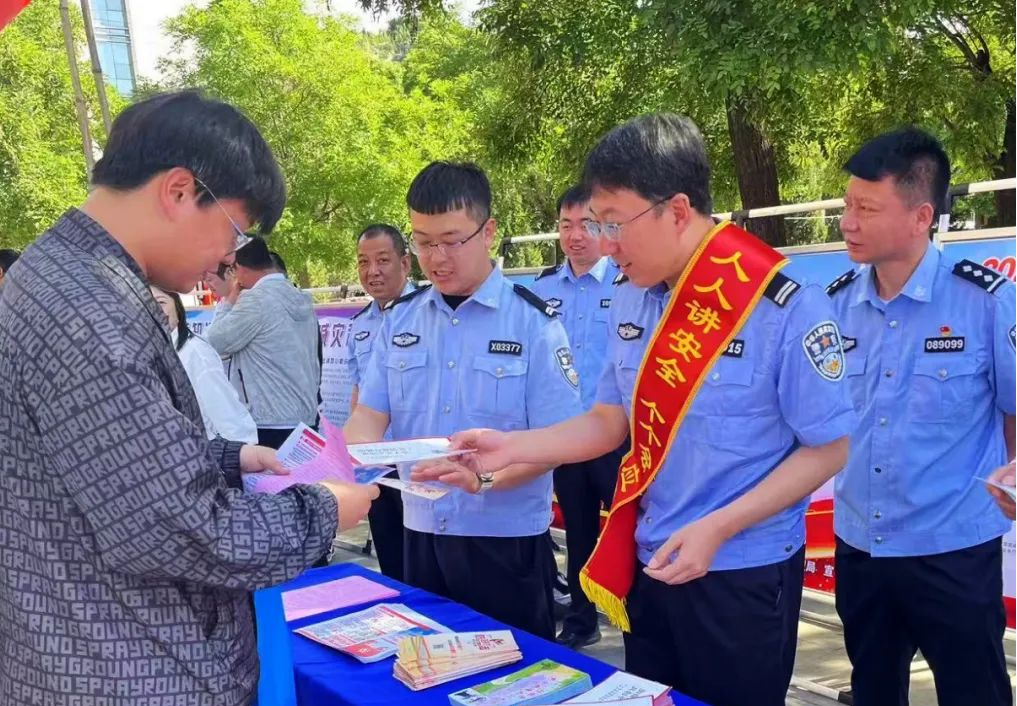 临汾乡宁县公安局参加全县“安全生产月”系列宣传活动