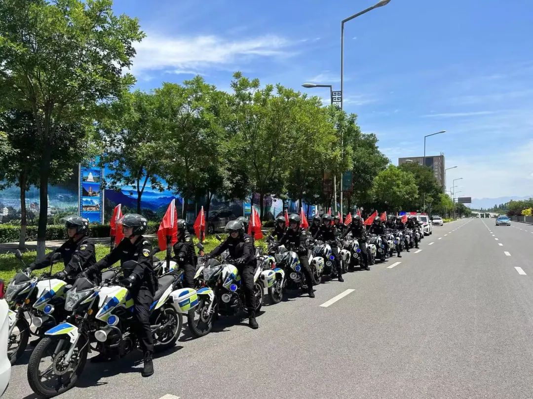 【护航高考】招手即停  驻点保障  忻州市公安局巡特警支队提供便民服务助力高考学