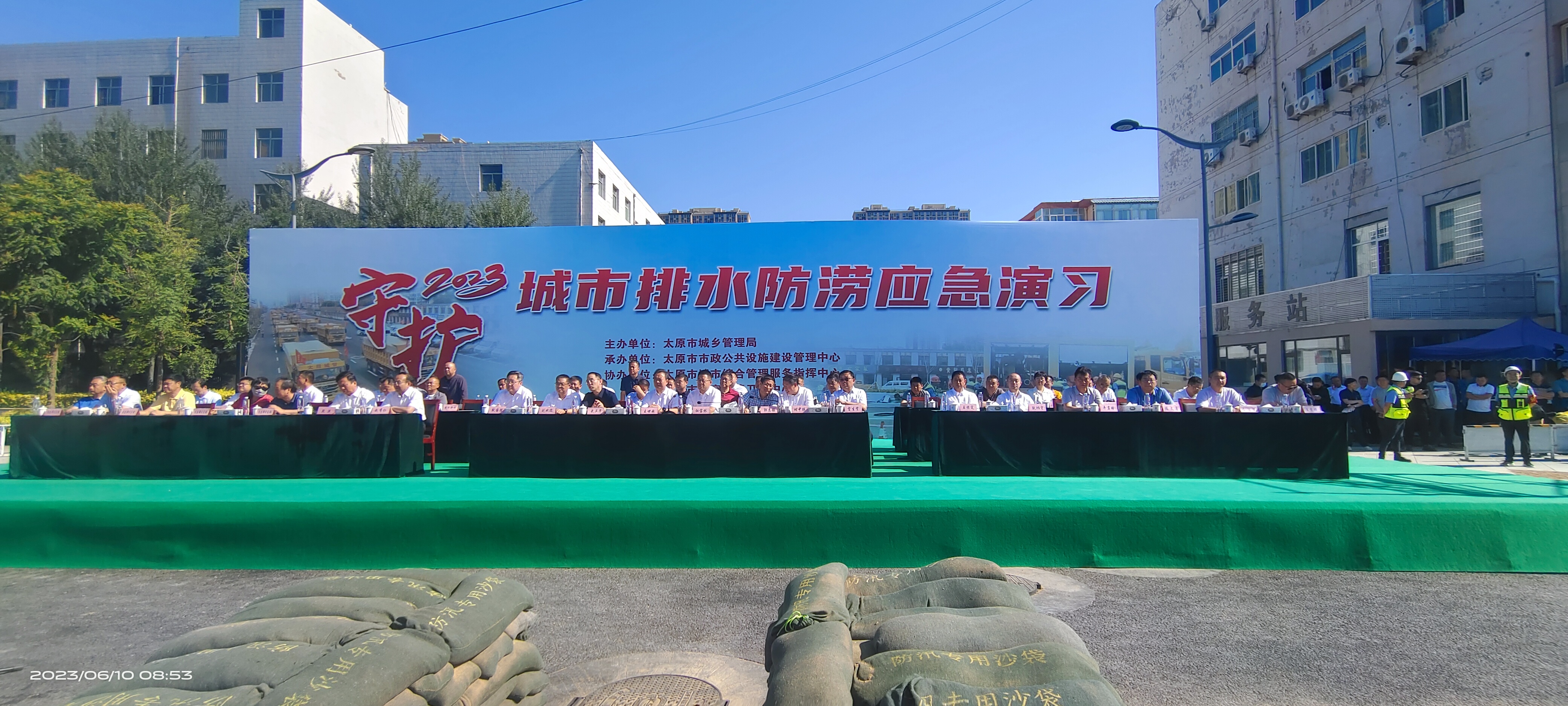 太原市举行守护2023·城市排水防涝应急演习，城管系统出动600余人、200多台