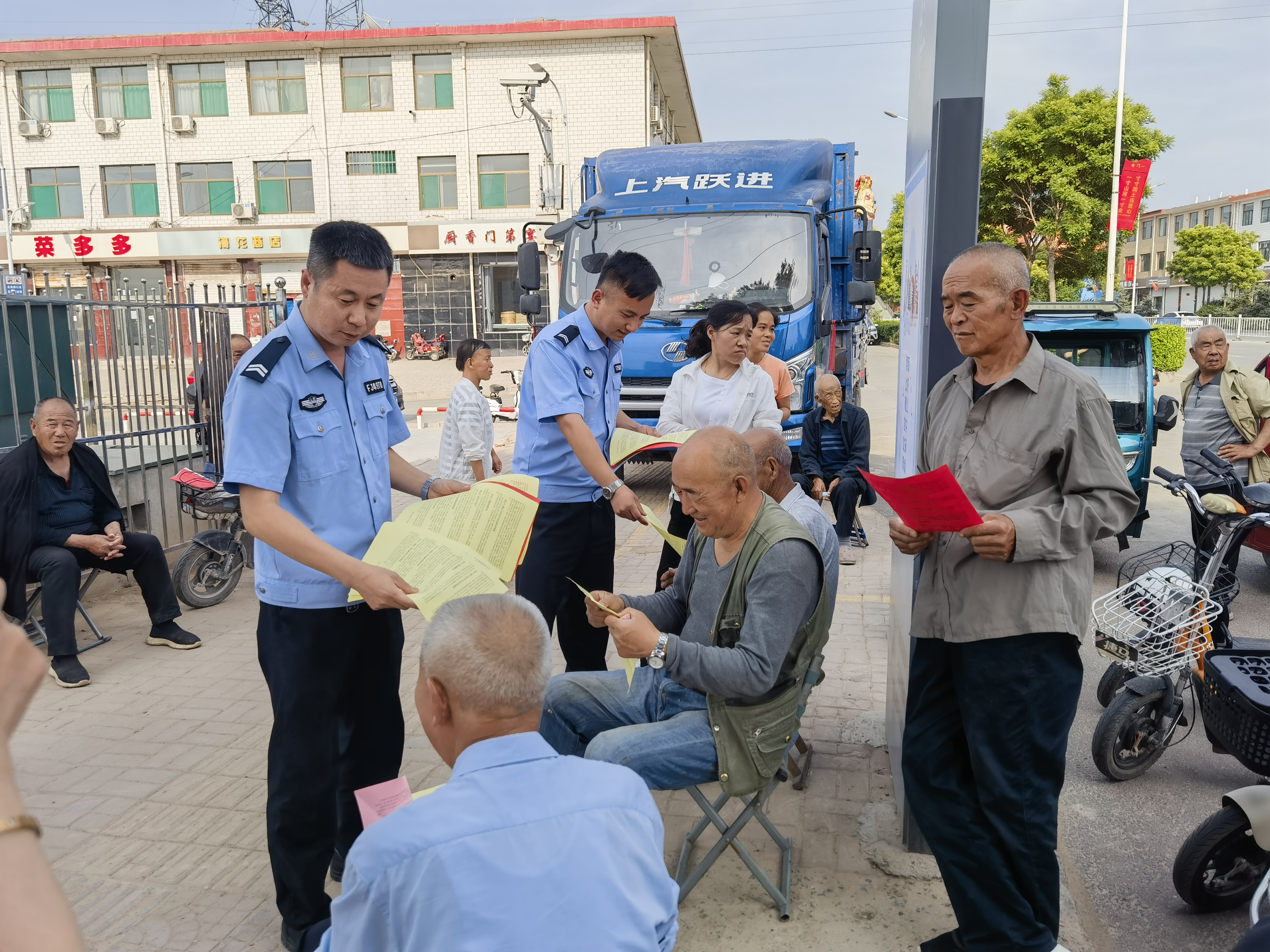 6.15榆社公安：反诈宣传进社区 筑牢基层“安全网”2.jpg