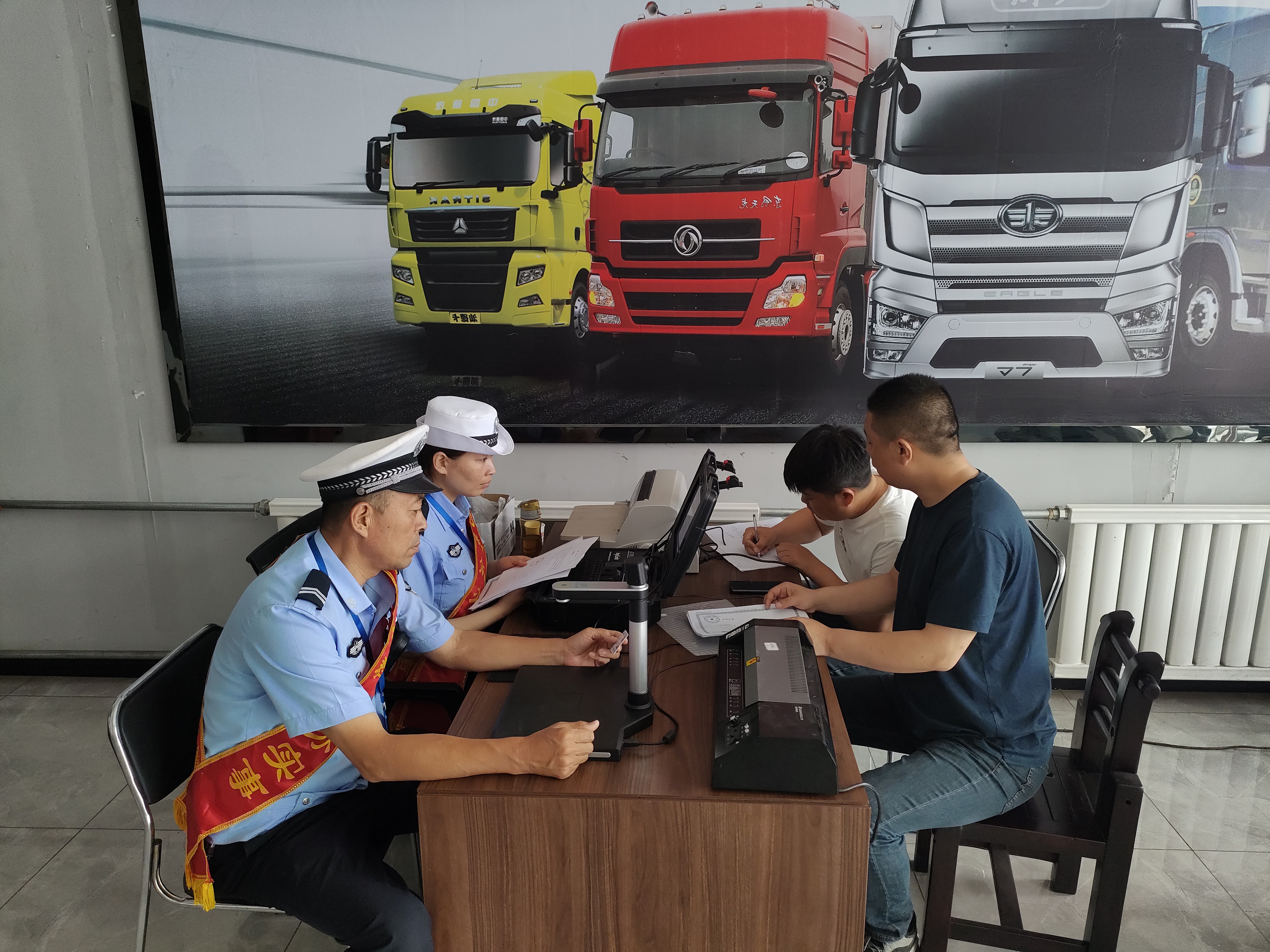 临汾尧都区公安局交警大队“流动车管所”进企业送服务