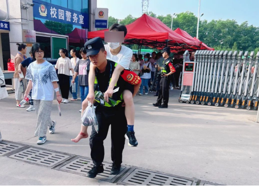 【护航中考】暖心！临汾洪洞90后巡特警背送受伤考生上下四楼赶中考
