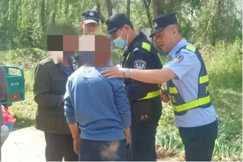 山西介休公安城关所：大葱占道遭碾压，民警地头解纠纷