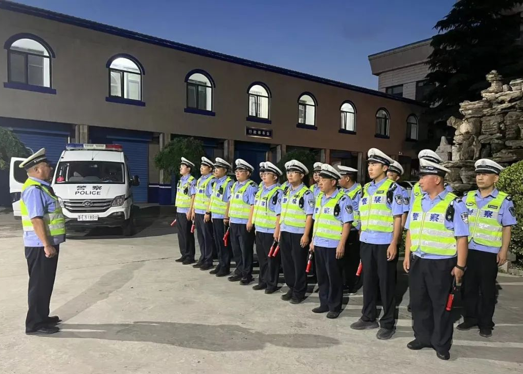 临汾翼城：深鞠躬，少年懂感恩；回敬礼，交警有大爱