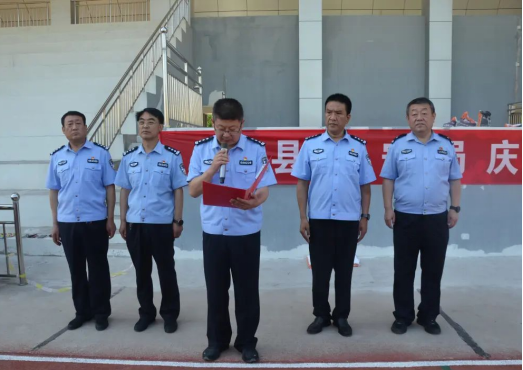 临汾吉县公安局举办庆“七一”拔河比赛