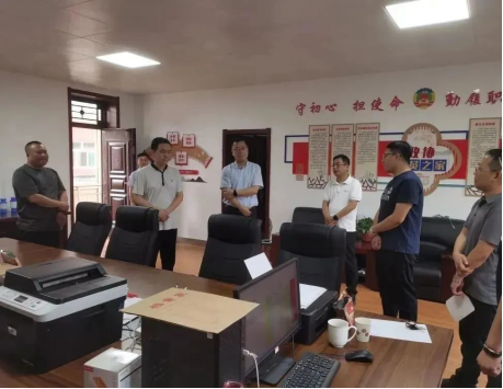 山西灵石县委副书记周永东深入县法院驻村帮扶工作点调研指导工作