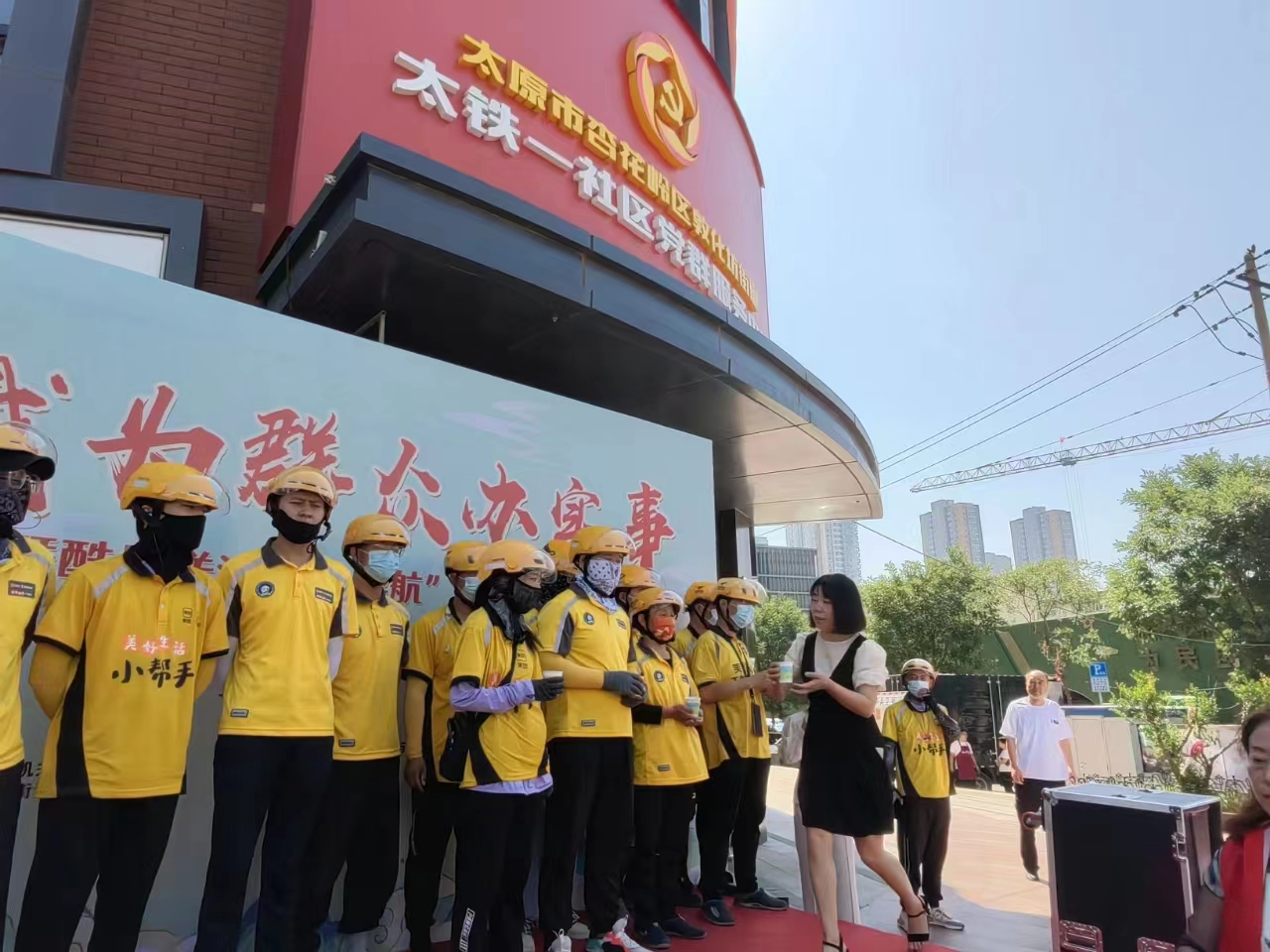 太原杏花岭区敦化坊街道：酷暑送清凉 “续航”再出发