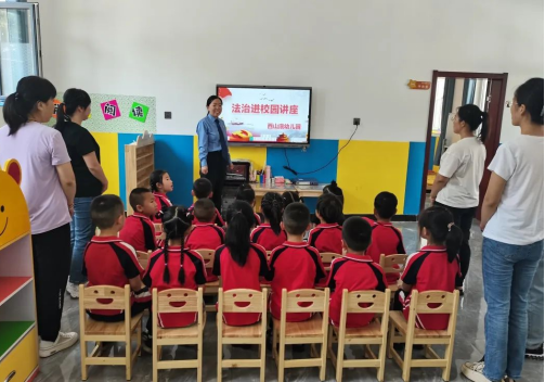 四季花 • 向阳开——长治襄垣县检察院兼职法治副校长入校开展法治宣传活动