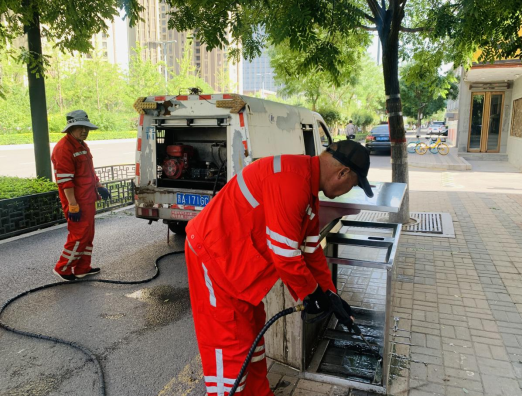 太原万柏林区城管局集中治理病媒生物