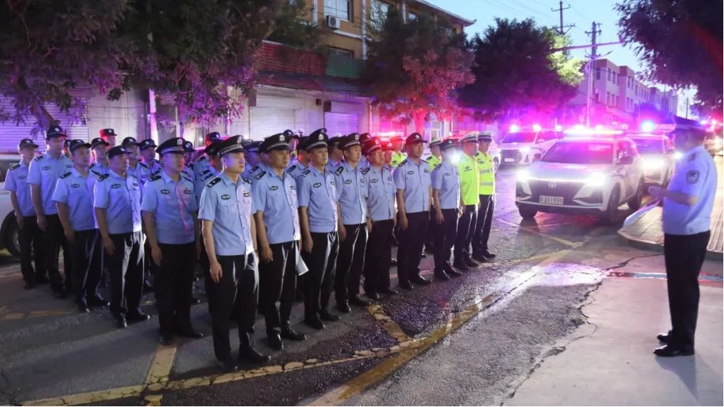 太原娄烦县公安局开展夏夜治安巡查宣防第一次集中统一行动