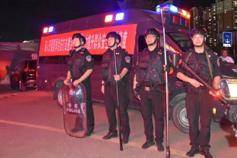 山西阳泉市公安机关开展夏夜治安巡查宣防集中统一行动