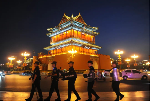 临汾公安直属分局：为群众“守夜” 让平安可见可感