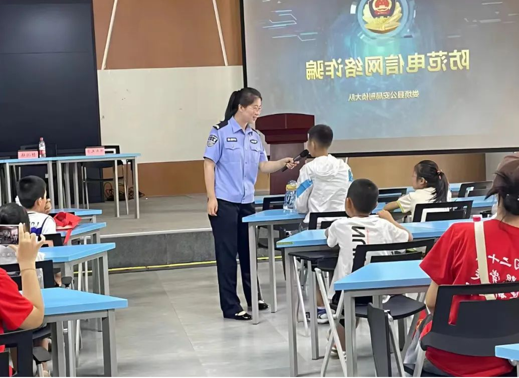 太原娄烦县公安局携手县妇联开展反诈宣传活动