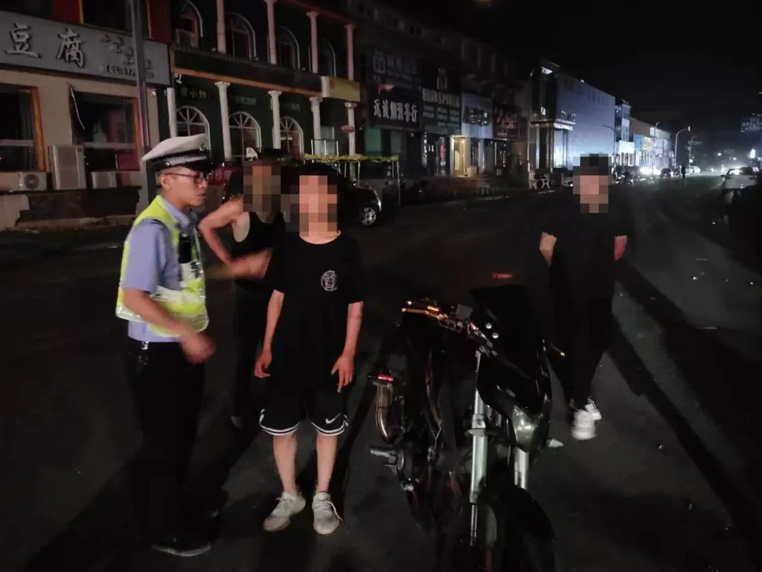 长治壶关公安：深夜查处3台“炸街摩托”还静于民