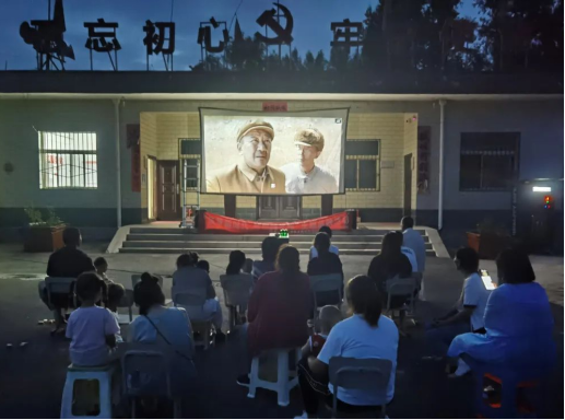 太原娄烦县天池店乡开展“聚焦二十大  奋斗正当时”观影活动