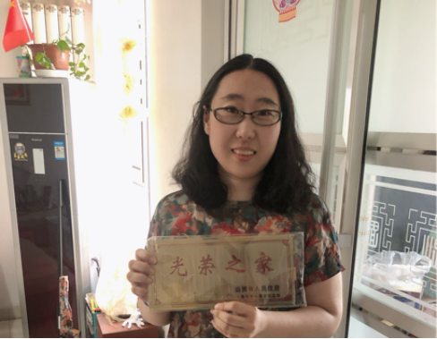 不忘初心  永葆军人本色——太原万柏林区和平街道重院社区发放“光荣之家”牌匾