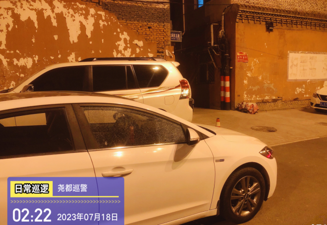 【夏季行动】临汾尧都：防暴巡警大队抓获砸车窗、拉车门盗窃车内财物3名嫌疑人现行