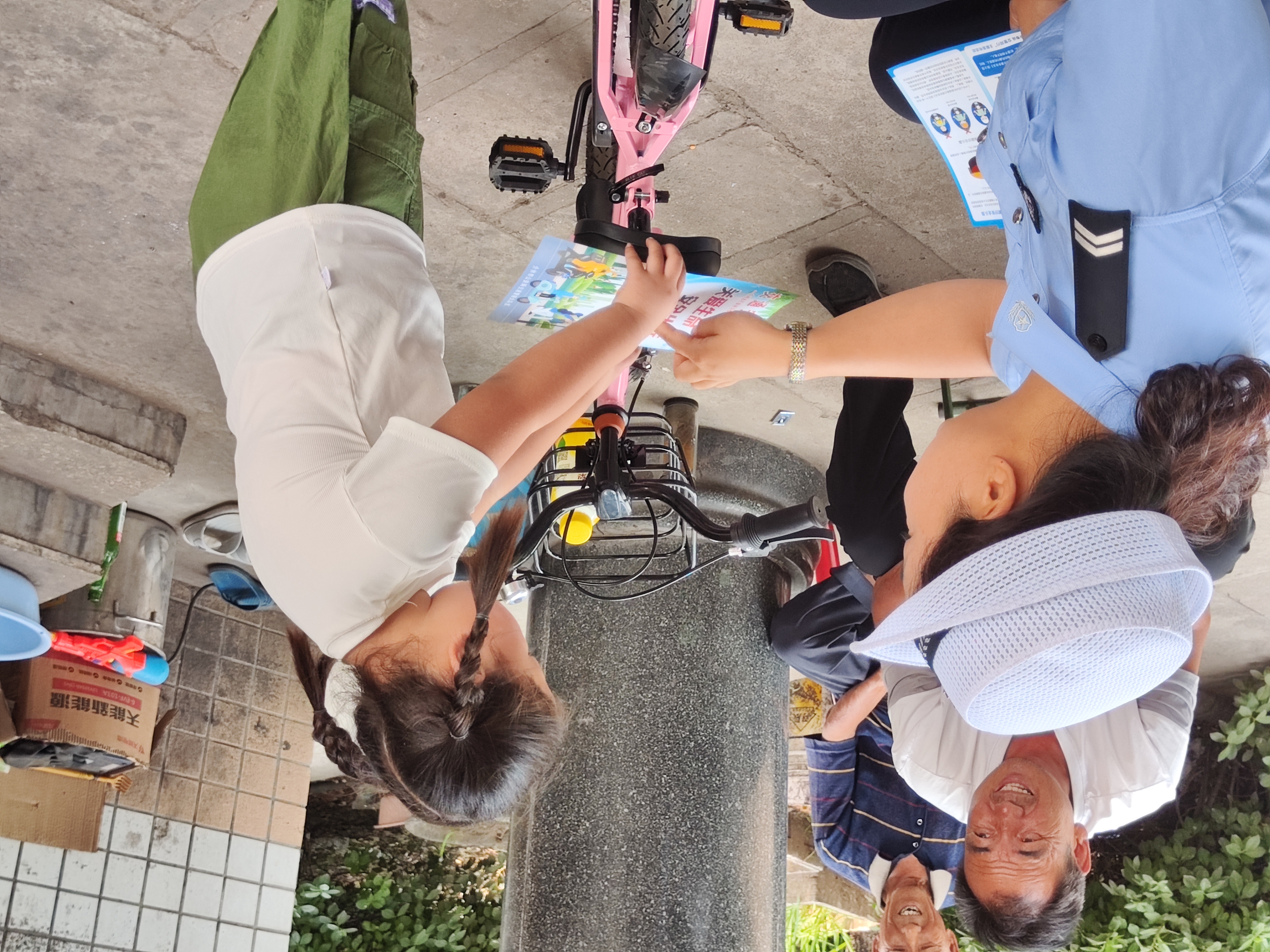 交警3.jpg 交警3.jpg