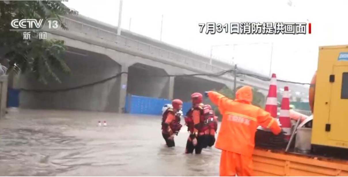 北京强降雨引发多起险情 消防救援持续进行