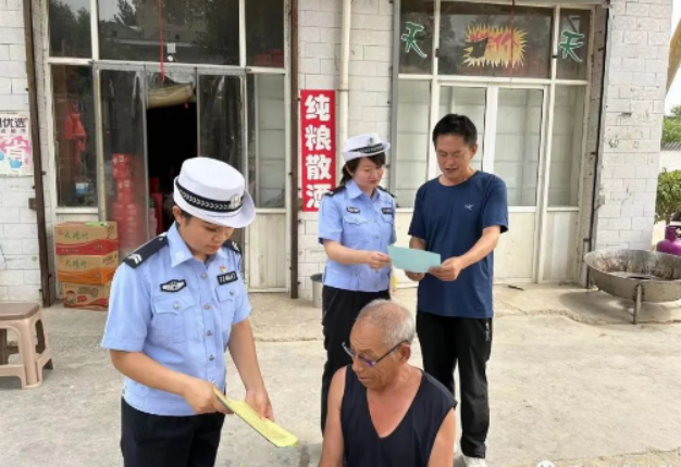 临汾公安交警组织开展“一老一小”暑期交通安全主题宣传活动