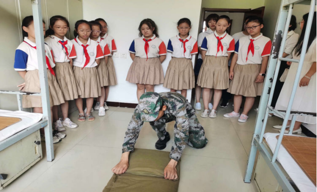 党建引领筑防线  清风廉洁促双拥——太原公园路玉门花园小学开展双拥、清廉主题党日