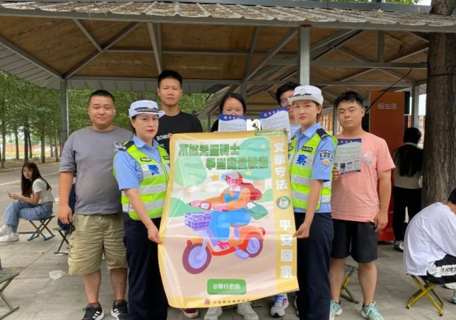 临汾公安交警开展夏季“五进”交通安全主题宣传活动