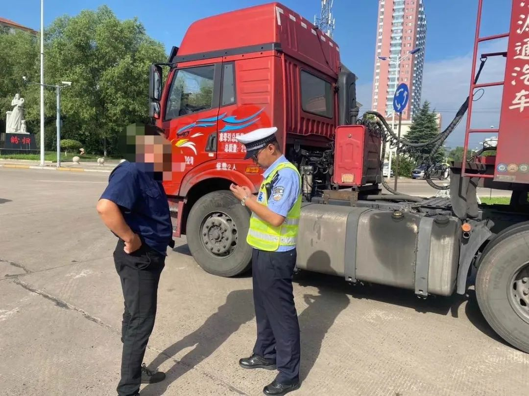 长治公安上党分局交警：持续开展大货车整治行动